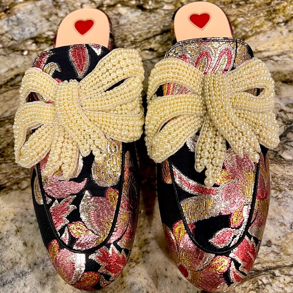 Gucci Shoes - NIB 100% Authentic Gucci Mules sz 7/37.